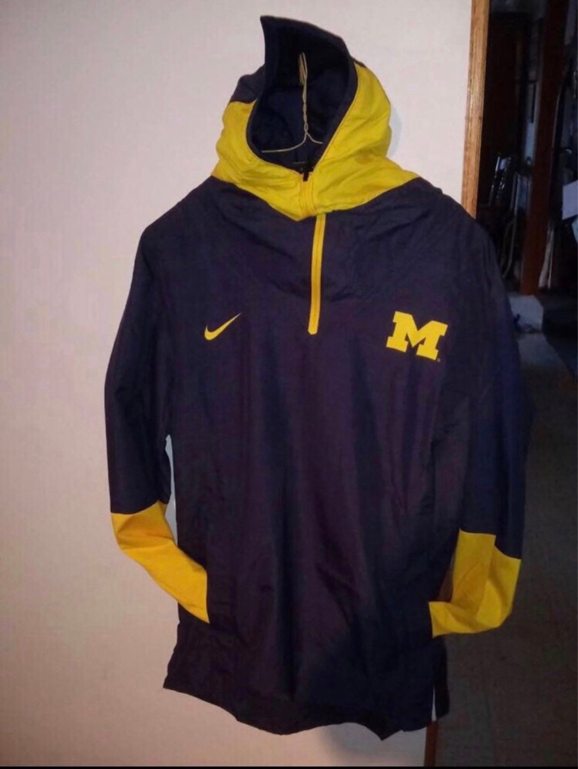 Michigan Wolverines Nike men’s NCAA sideline Jacket M
