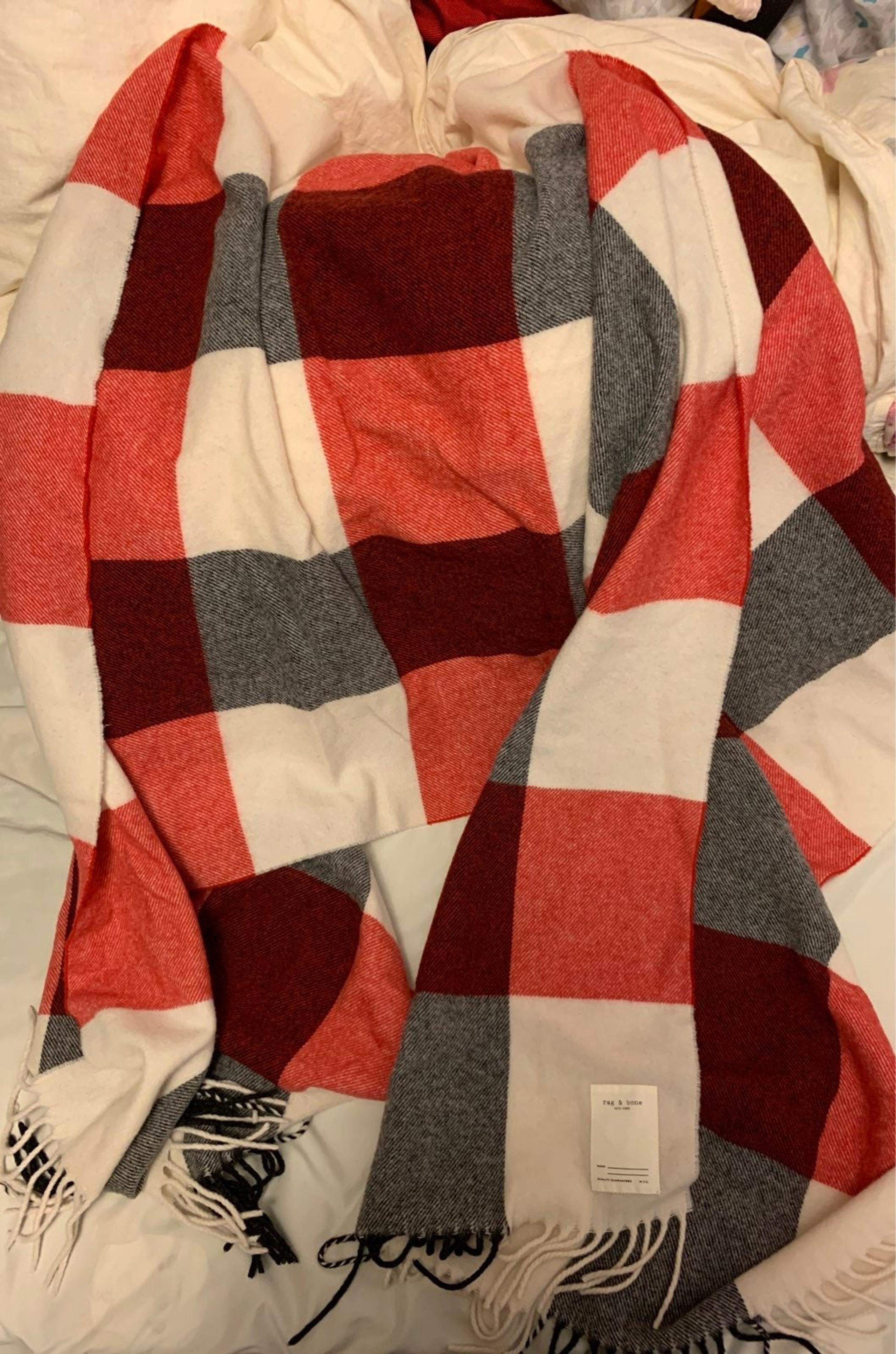 scarf，wrap，cape