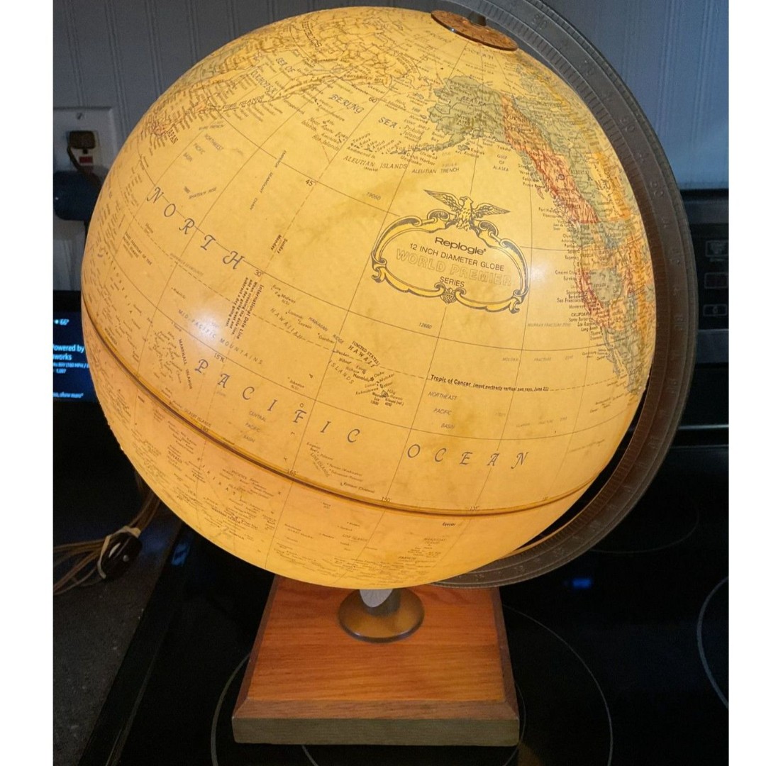 Vintage Replogle Premier Series World Globe Lamp
