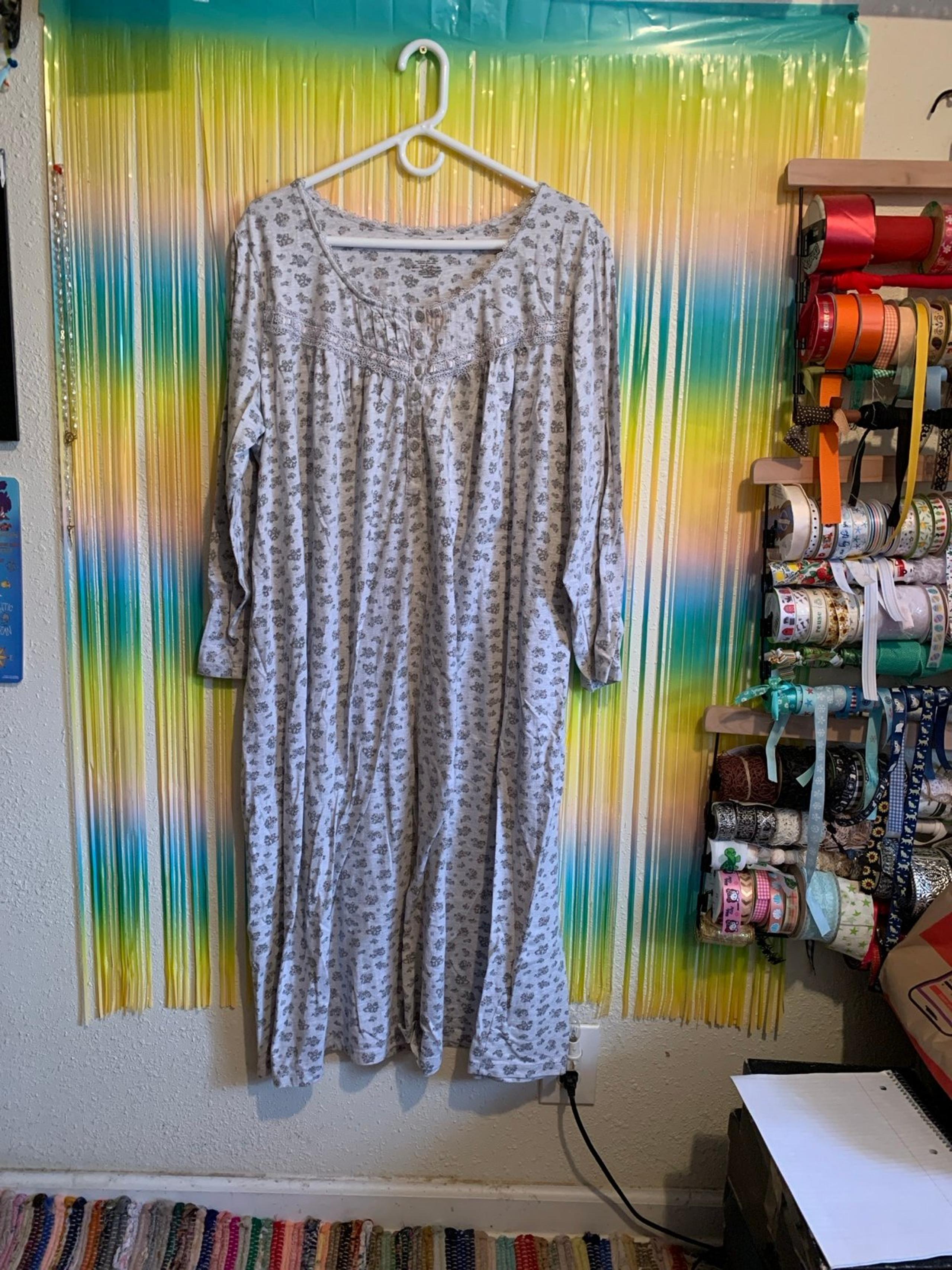 (USED) Woman Heathered Light Gray Long Sleeved Floral Pajama Dress!