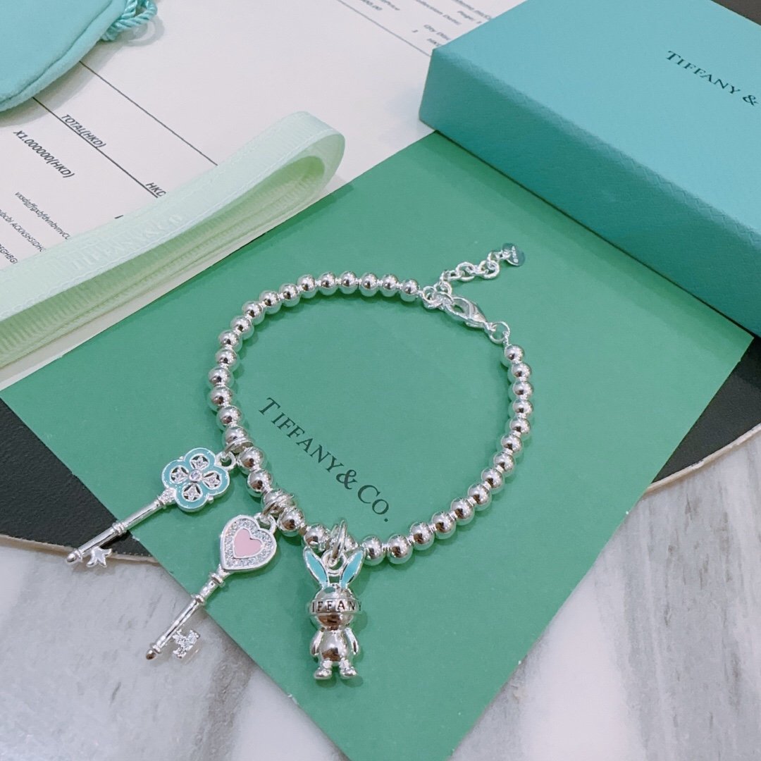 Fashionable cute bracelet
