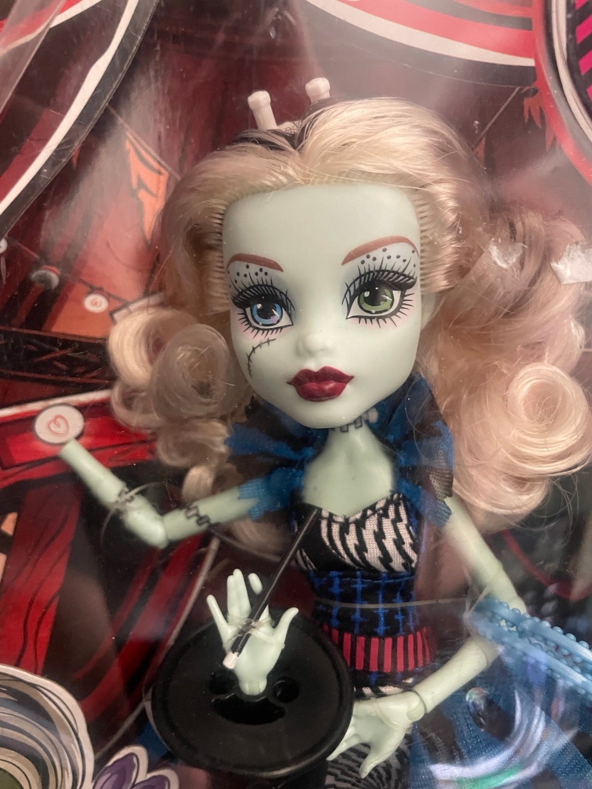 Mattel Monster High “Freak Du Chic” Frankie