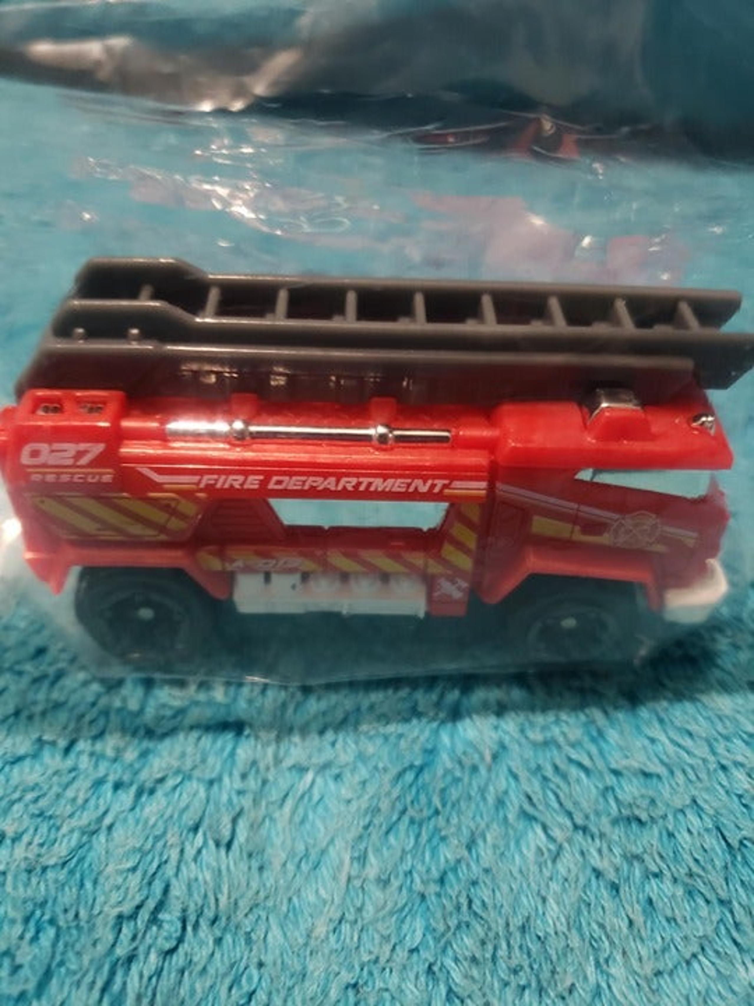 Zuru Diecast 1:64 Rescue Fire Dept. Truck #027