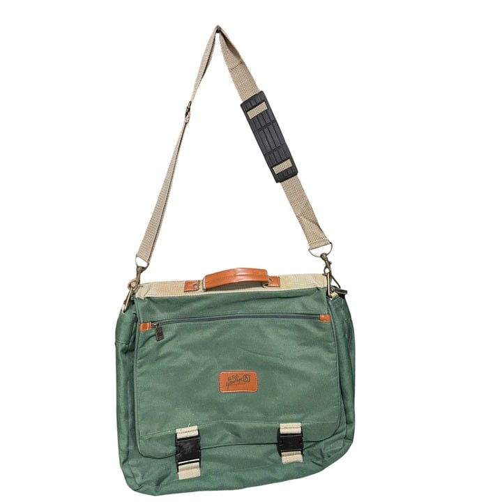Leeds Messenger Bag With Adjustable Strap & Multiple Compartments