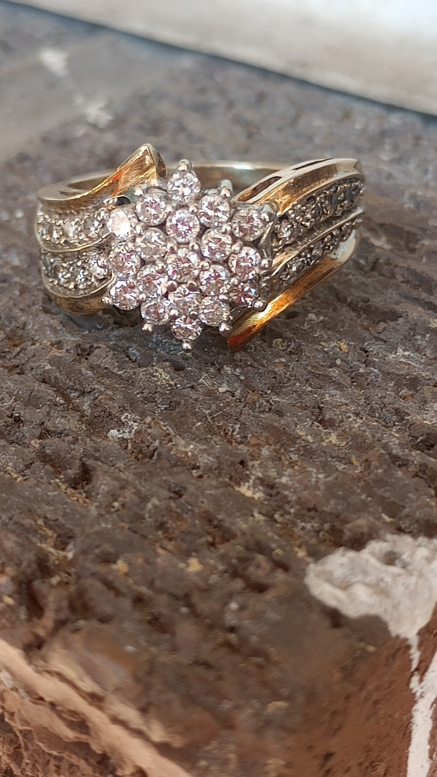 14kt diamond cluster ring
