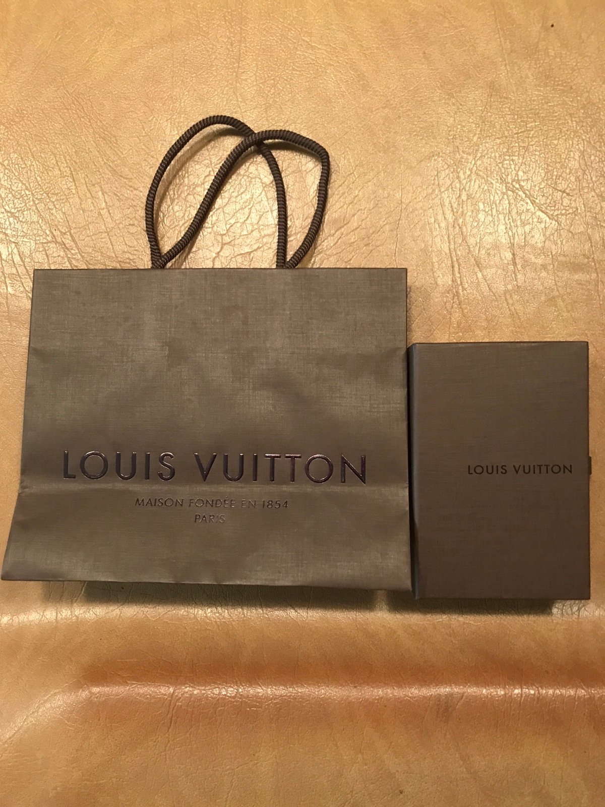 Louis Vuitton small box and a bag in brown, great condition!
