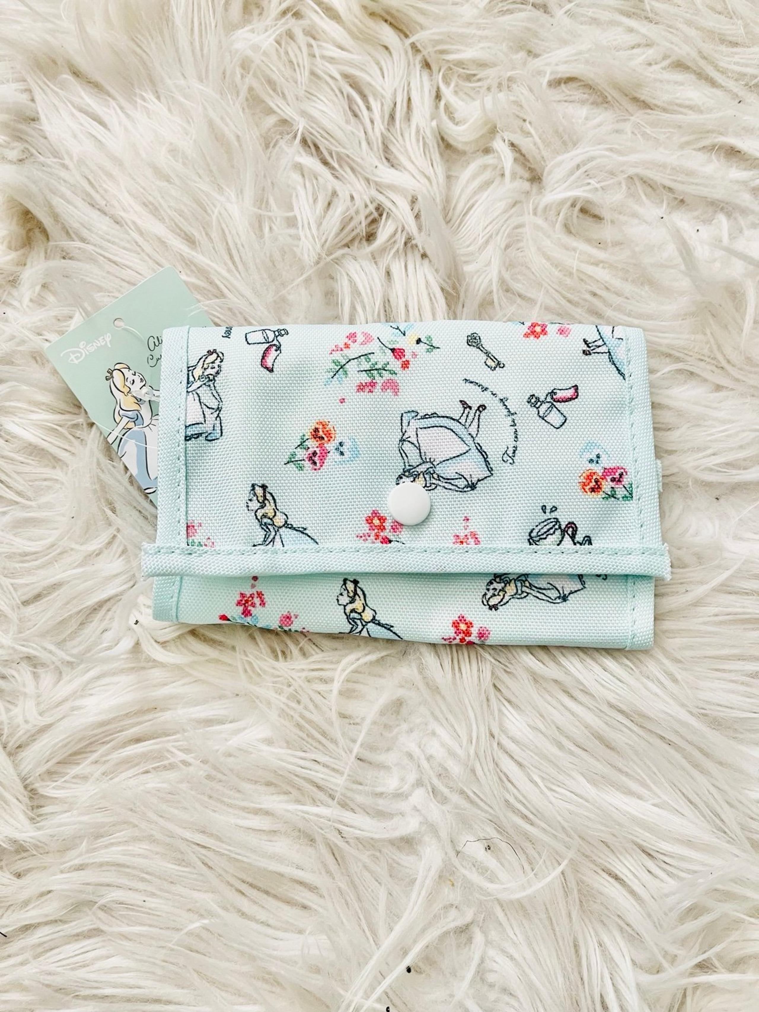 Disney Alice In Wonderland Curious Garden Trifold Wallet (Green)