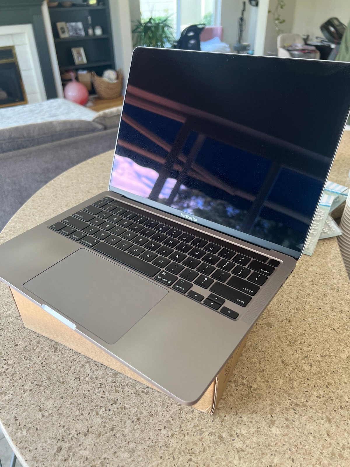 MacBook Pro 13” 2020 (READ DESC)