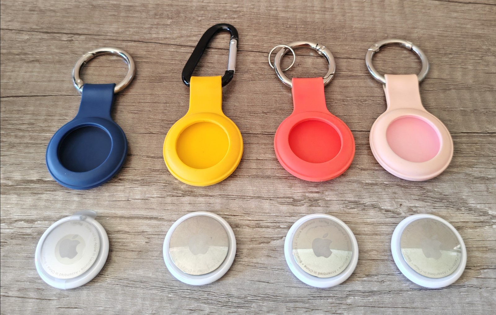 Apple Airtags and Keychain Holders (4)