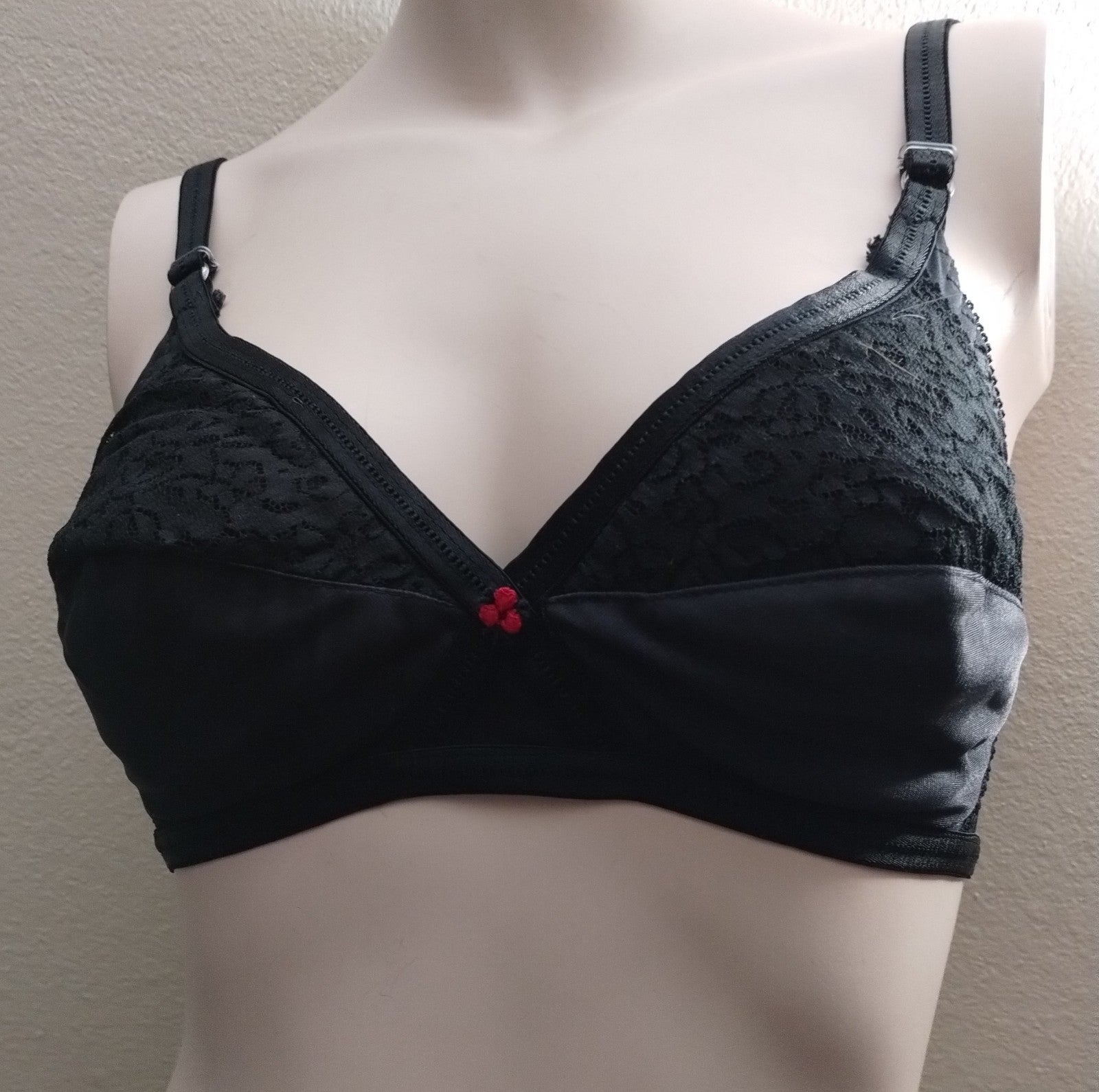 (Qty 2) Vtg 60s Black Satin Lace Bullet Bras w/ Pointed Conical Cups Sz 36B 6508