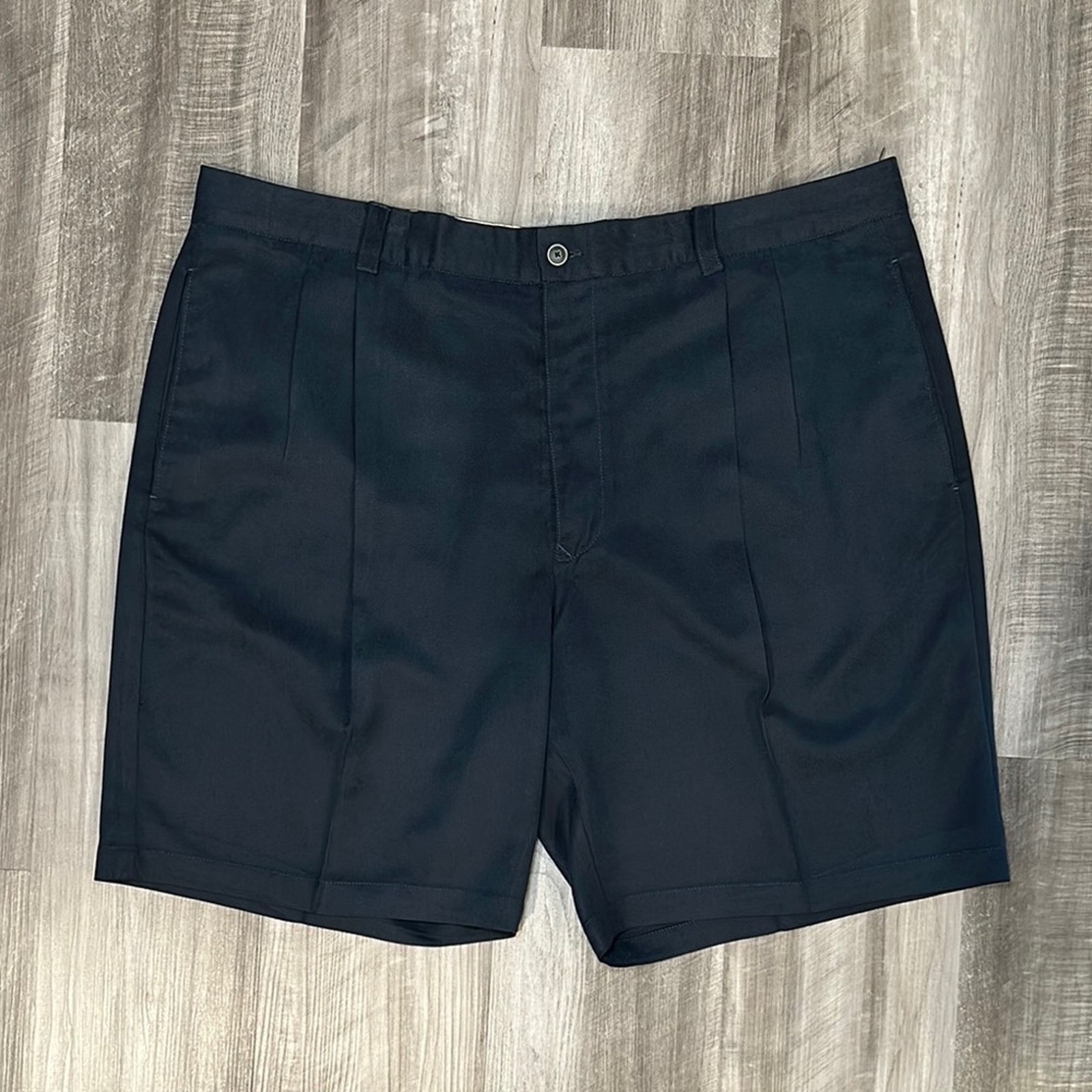 Tommy Bahama Silk Pleated Shorts - 40