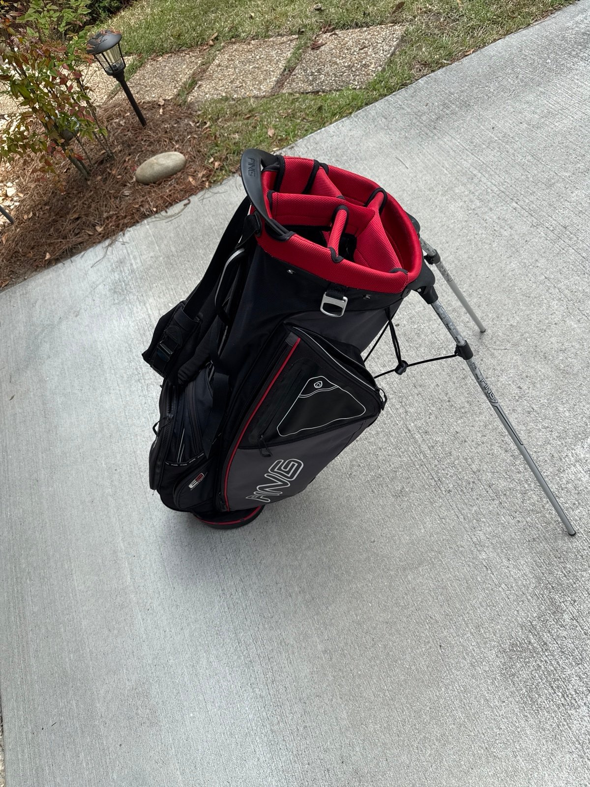 Golf i’m selling a ping carry bag