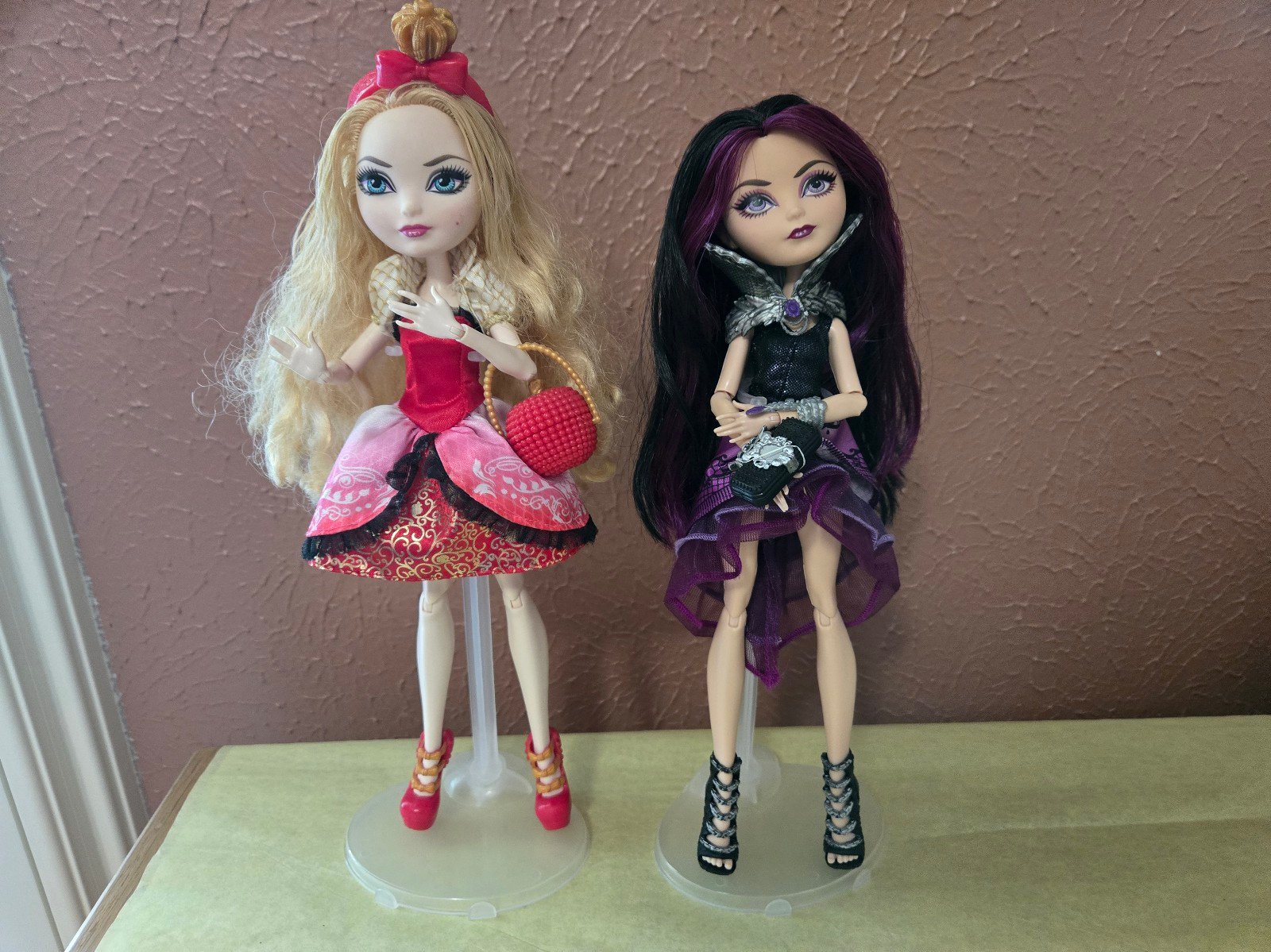 Ever After High Apple white and Raven Queen