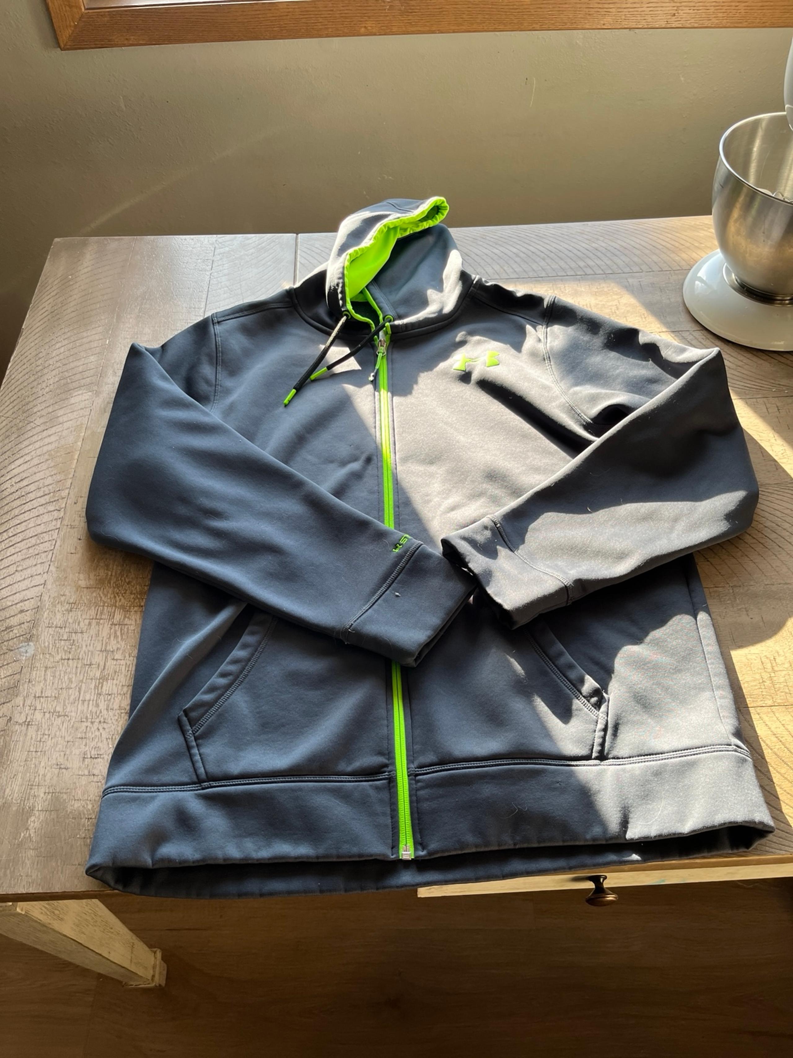 Under armor zip up