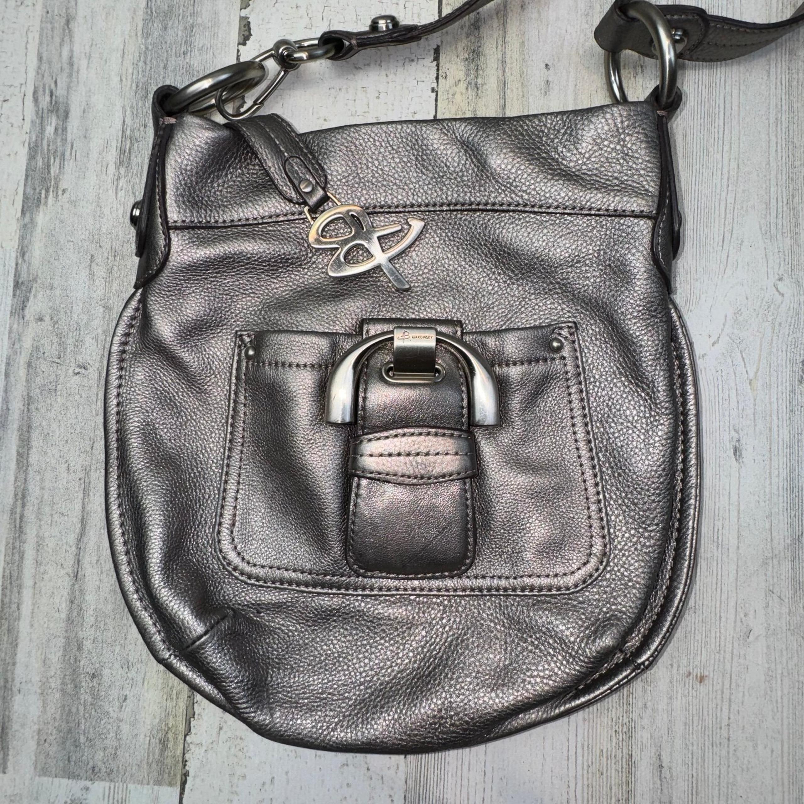 B Makowsky Pebbled Leather Crossbody Shoulder Bag Metallic Pewter Grey Zip Close