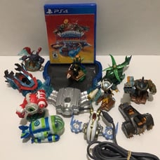 Skylanders: SuperChargers on Playstation 4 starter kit pack set lot of 10figures