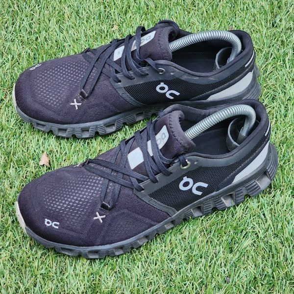 ON CLOUD X - Womens Athletic Shoes - SIZE 7.5