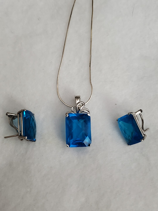 Silver Swiss Blue Topaz Necklace and Matching Earings (3 pieces)