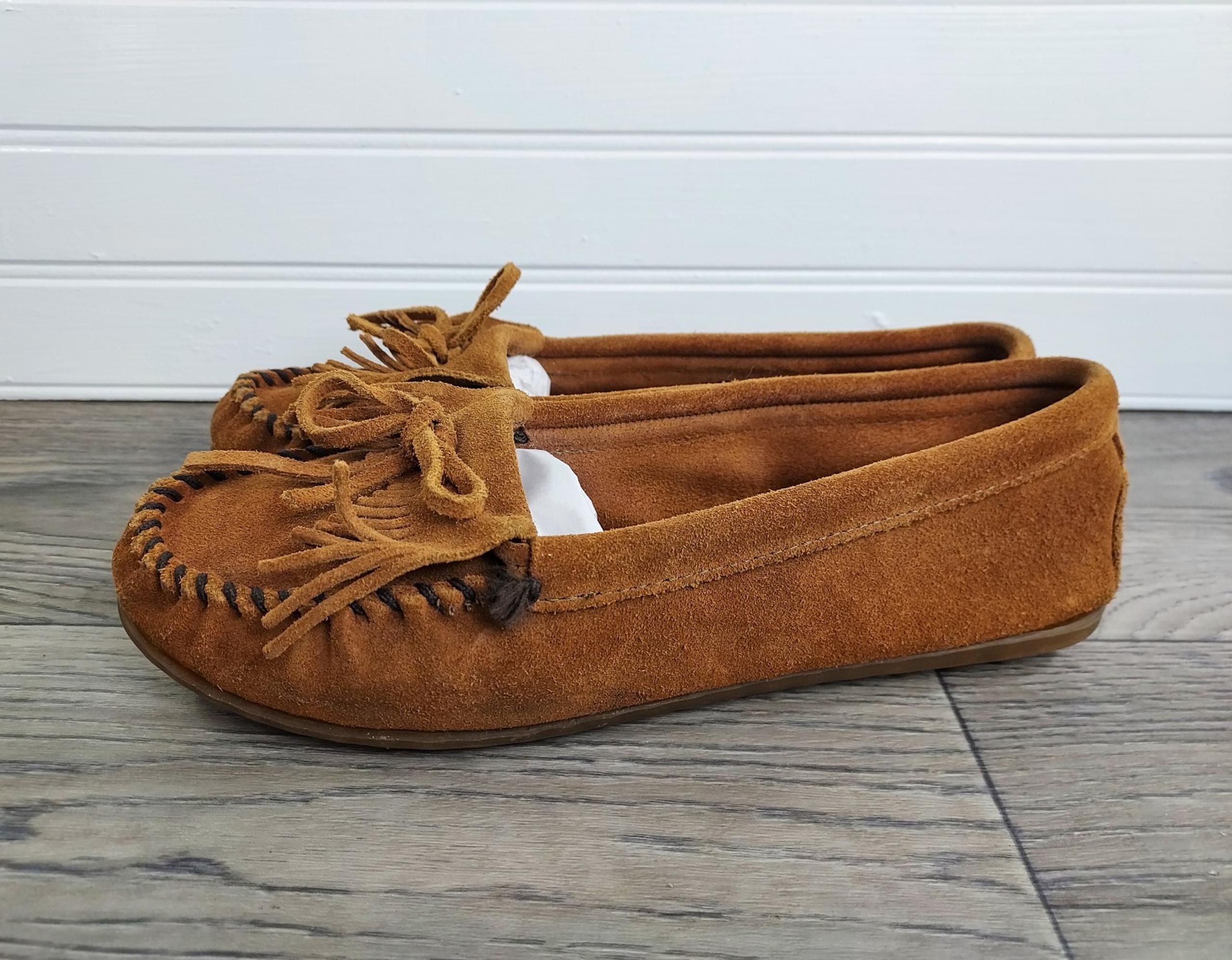 Minnetonka Women's Size 8 Kitty Hardsole Suede Slip-on Moccasins, Fringe Trim