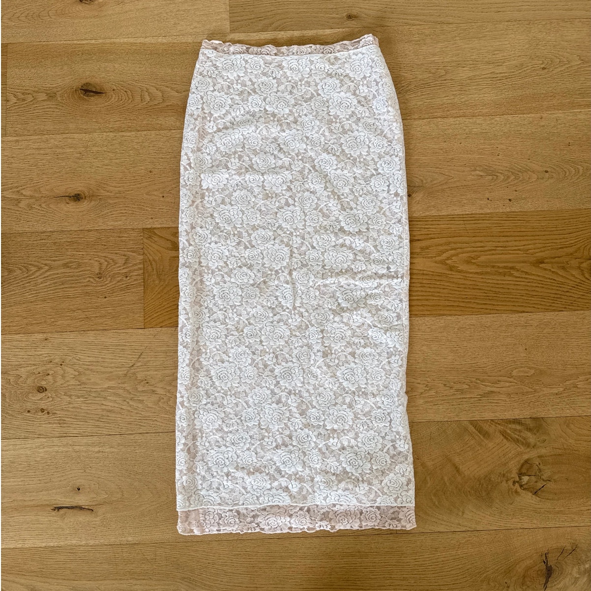 Superdown - Amalie Lace Midi Skirt in White & Pink