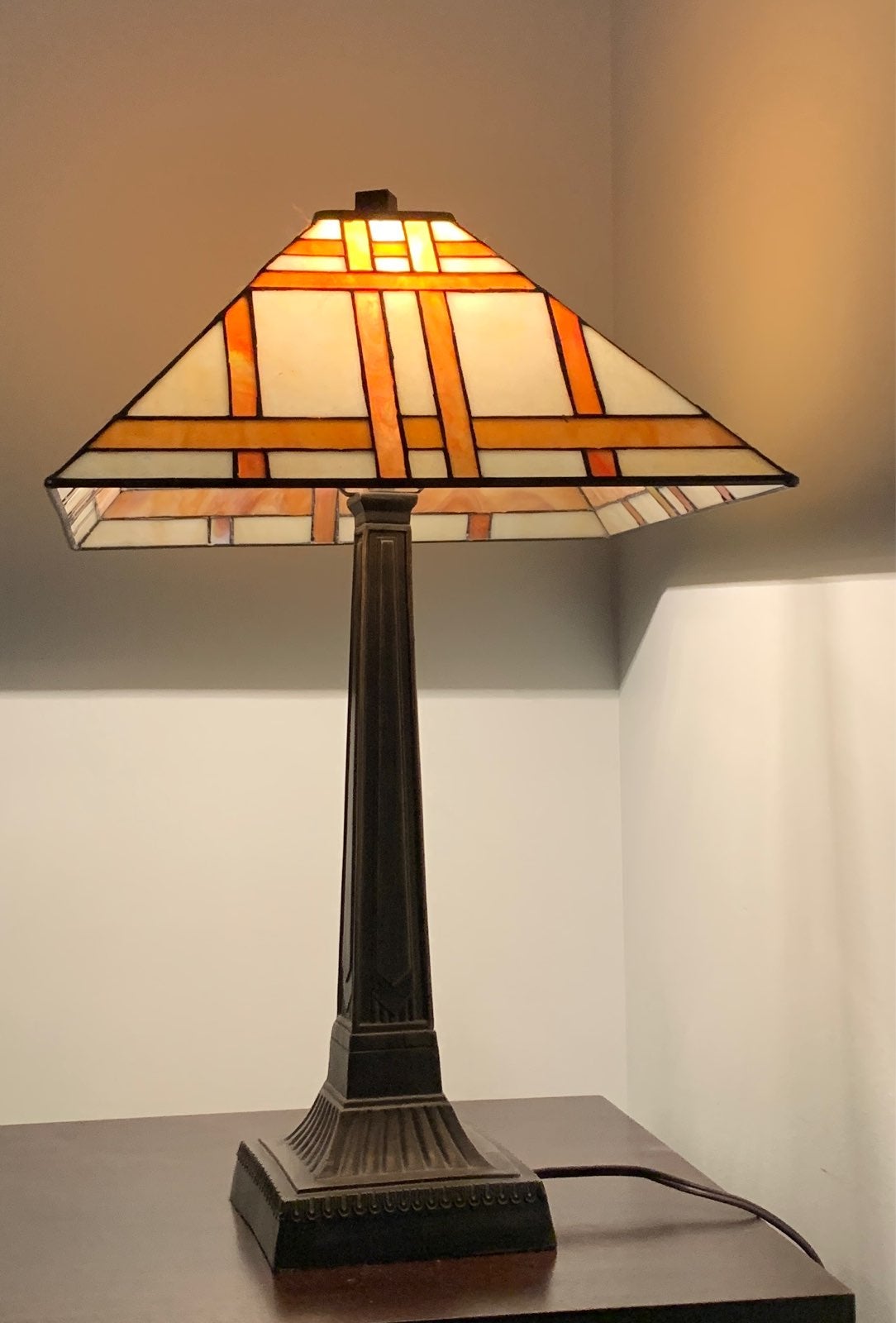 Tiffany style lamp beautiful condition