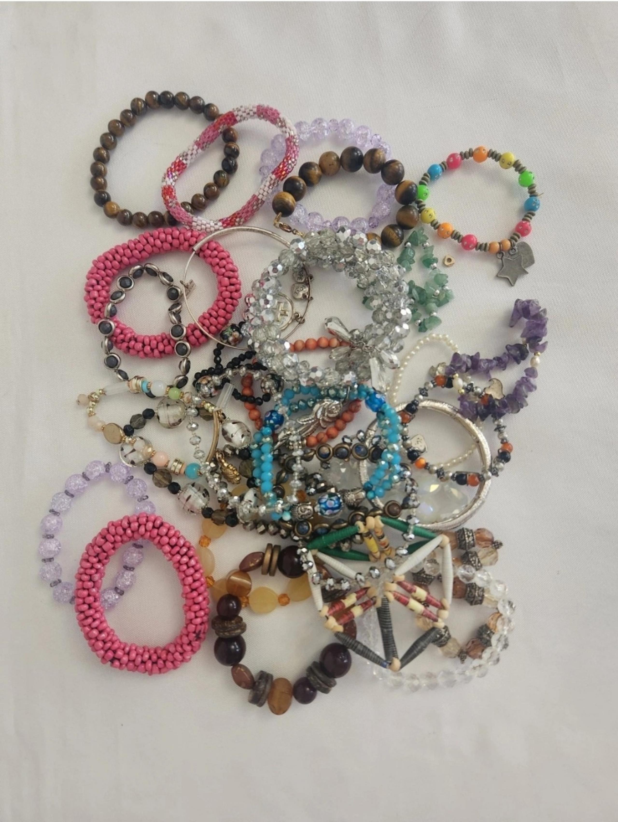 Lot Of 31 Stretchable Beaded Elastic Bracelets Glass Plastic Gemstones Charms