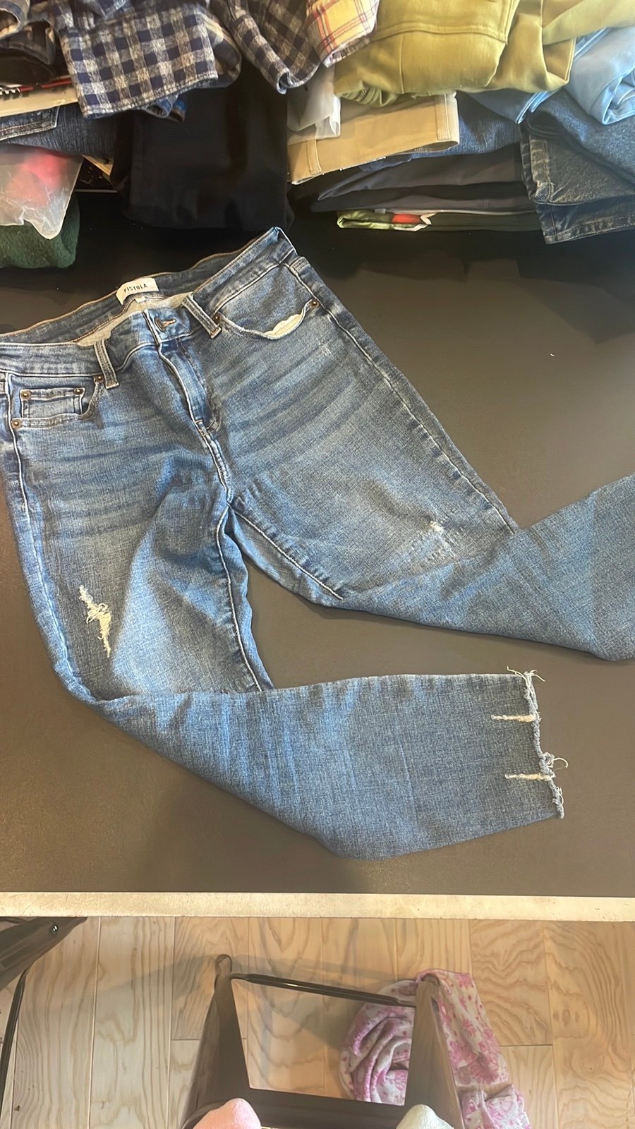 Pistola ripped cut off jeans ladies 28 waist