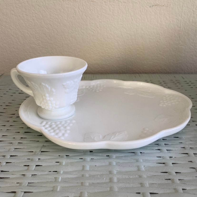 Set of 12 Vintage Indiana Milk Glass Colony Harvest Grape Luncheon/Snack Set