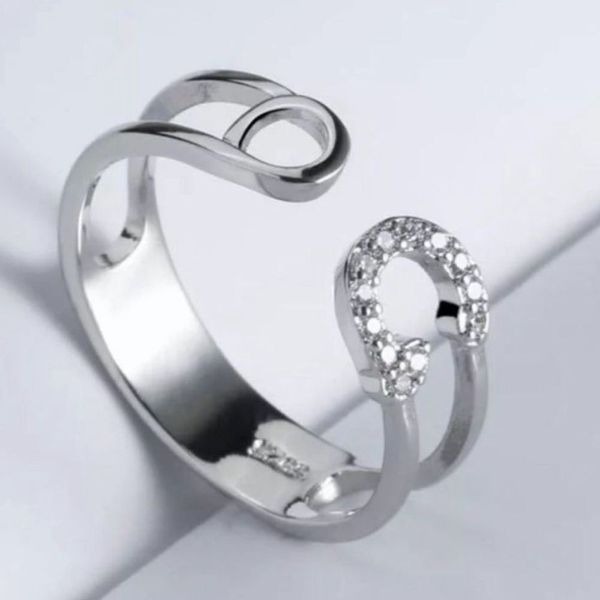 The Bling Safety Pin Ring luxury adjustable in 925 and cubic zirconia.