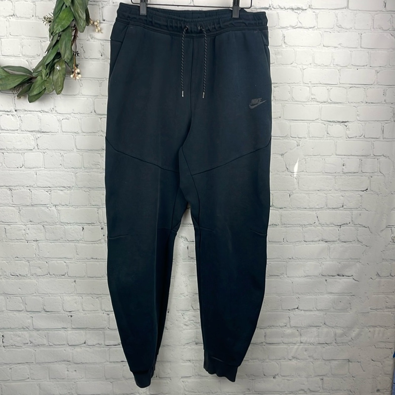 NIKE Men's Sportswear Tech Fleece Joggers size Large