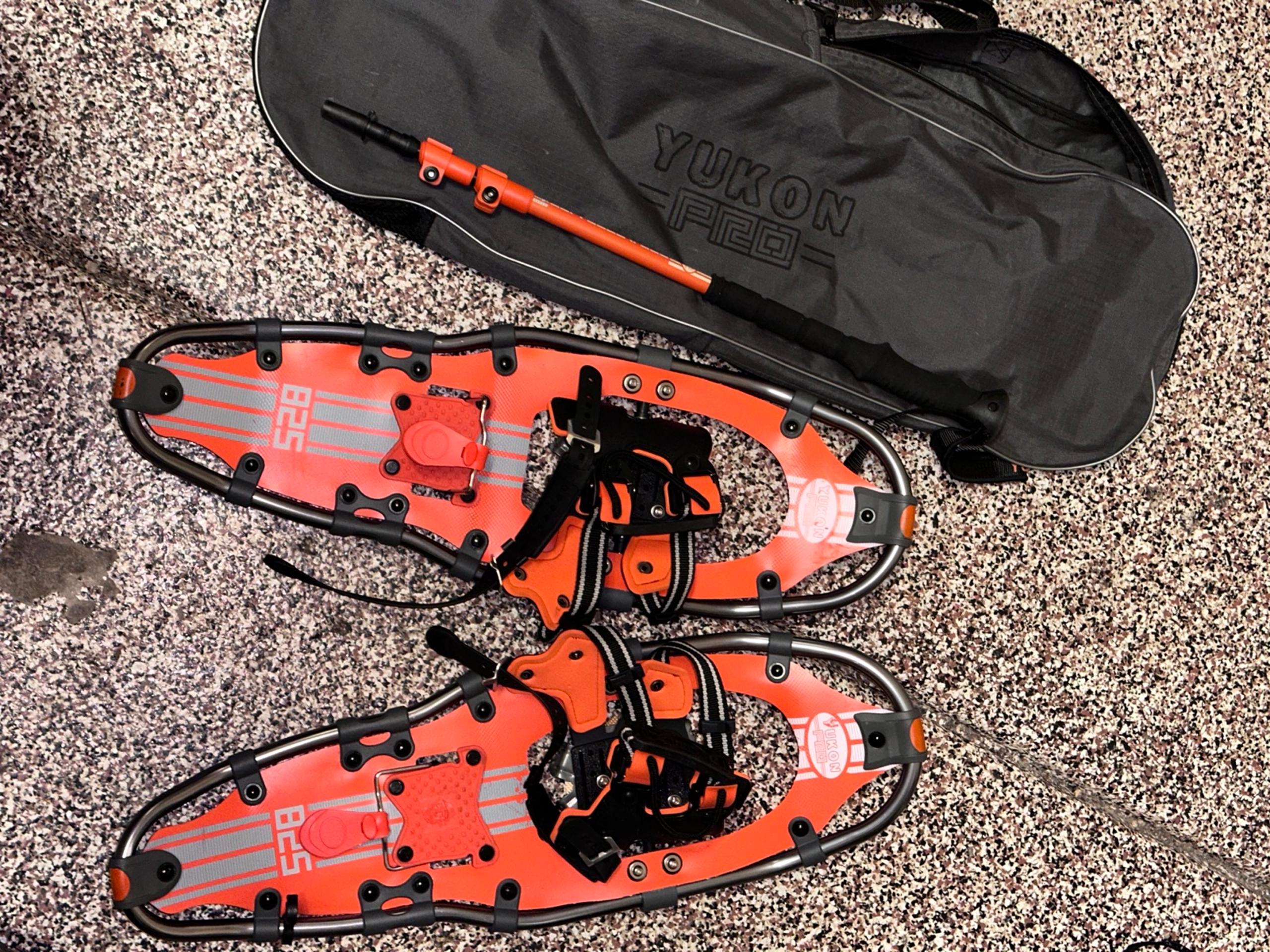Snow boots 825 with pole and bag