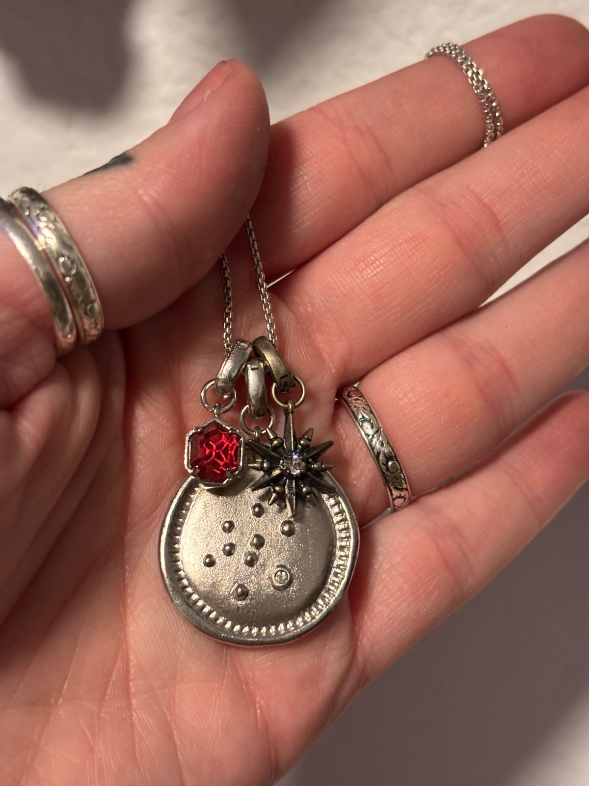 Kendra Scott necklace