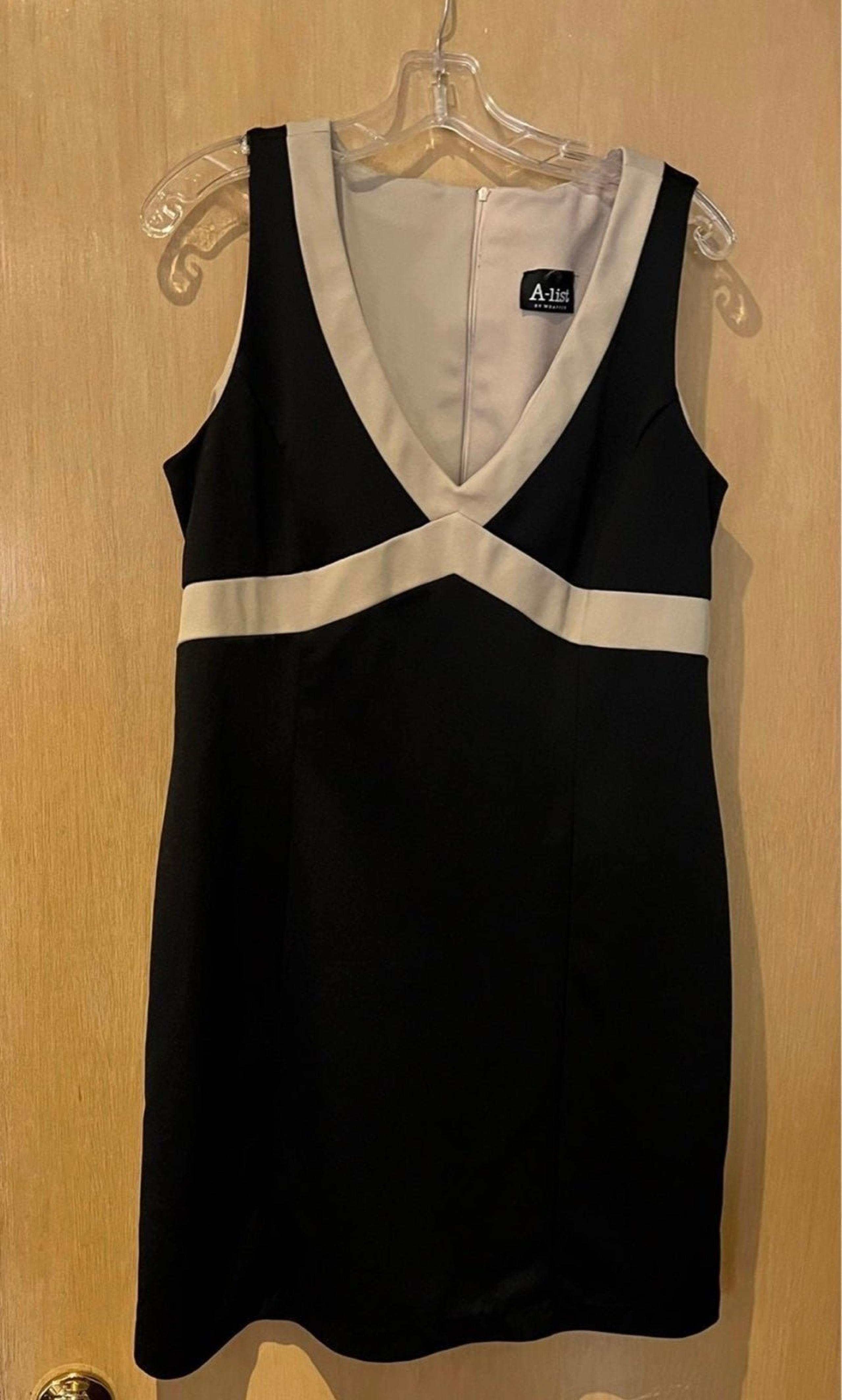 #842 Women’s Dress Size XL - Wrapper