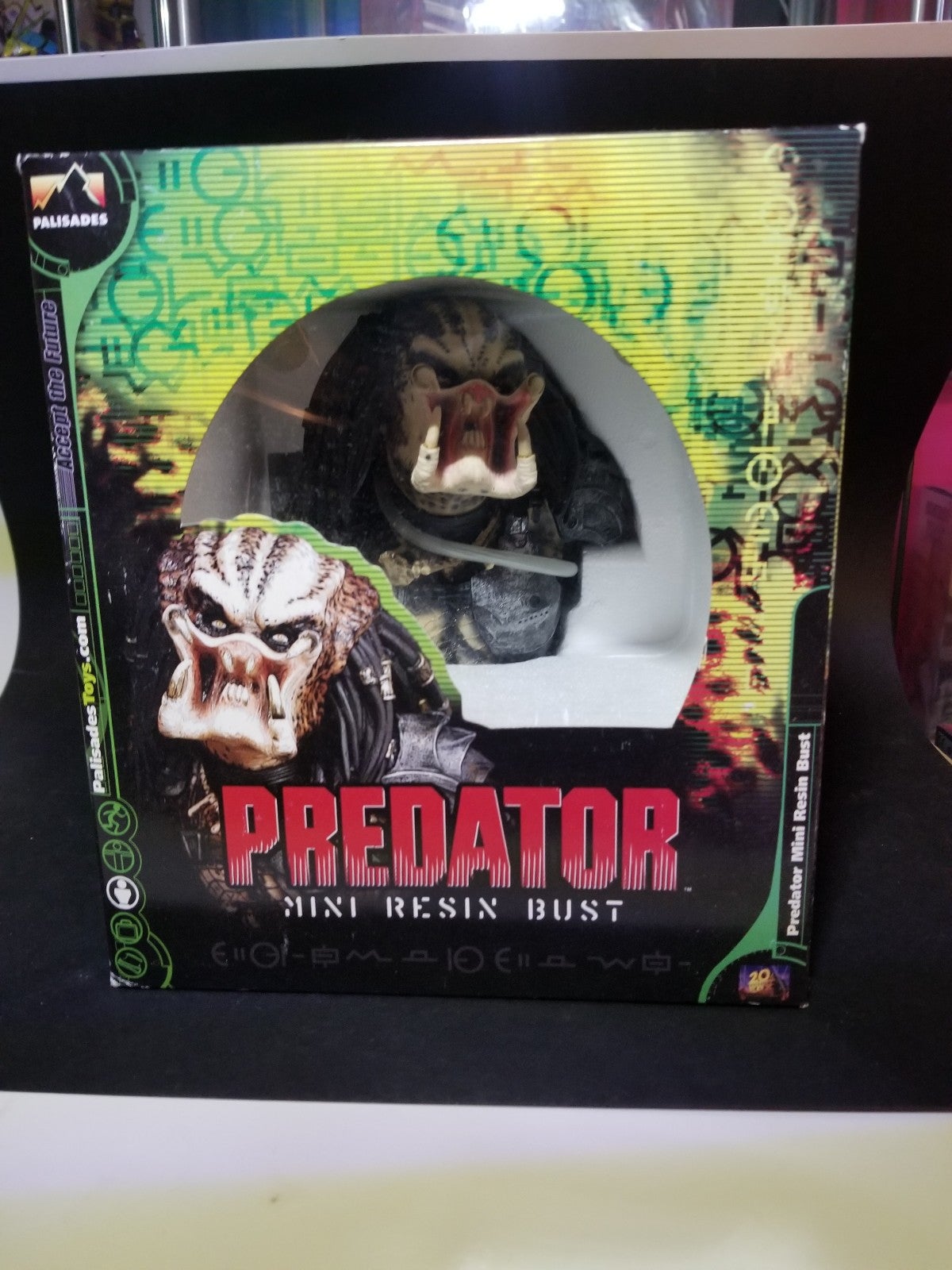 Palisades Predator mini resin bust mib