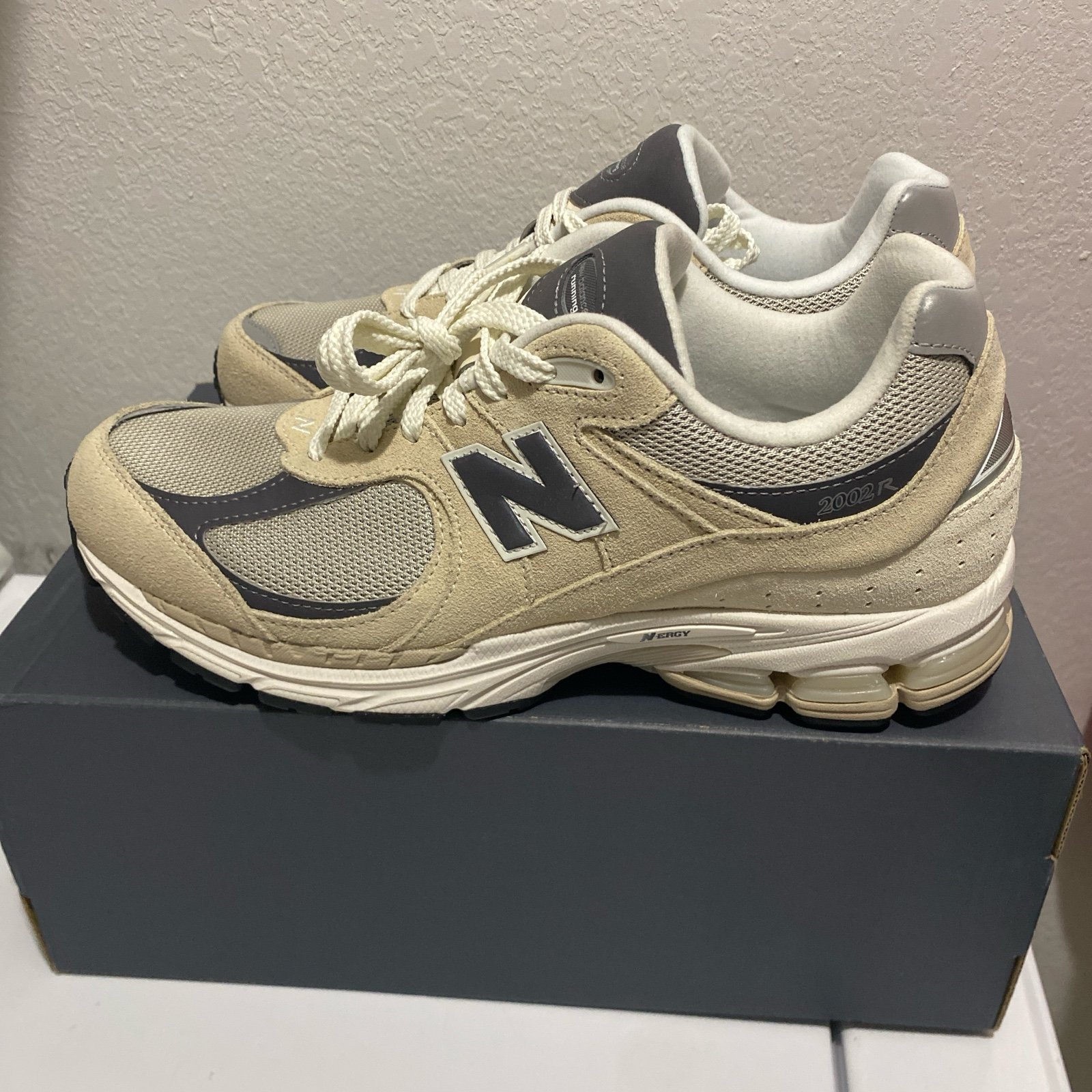 New Balance 2002R