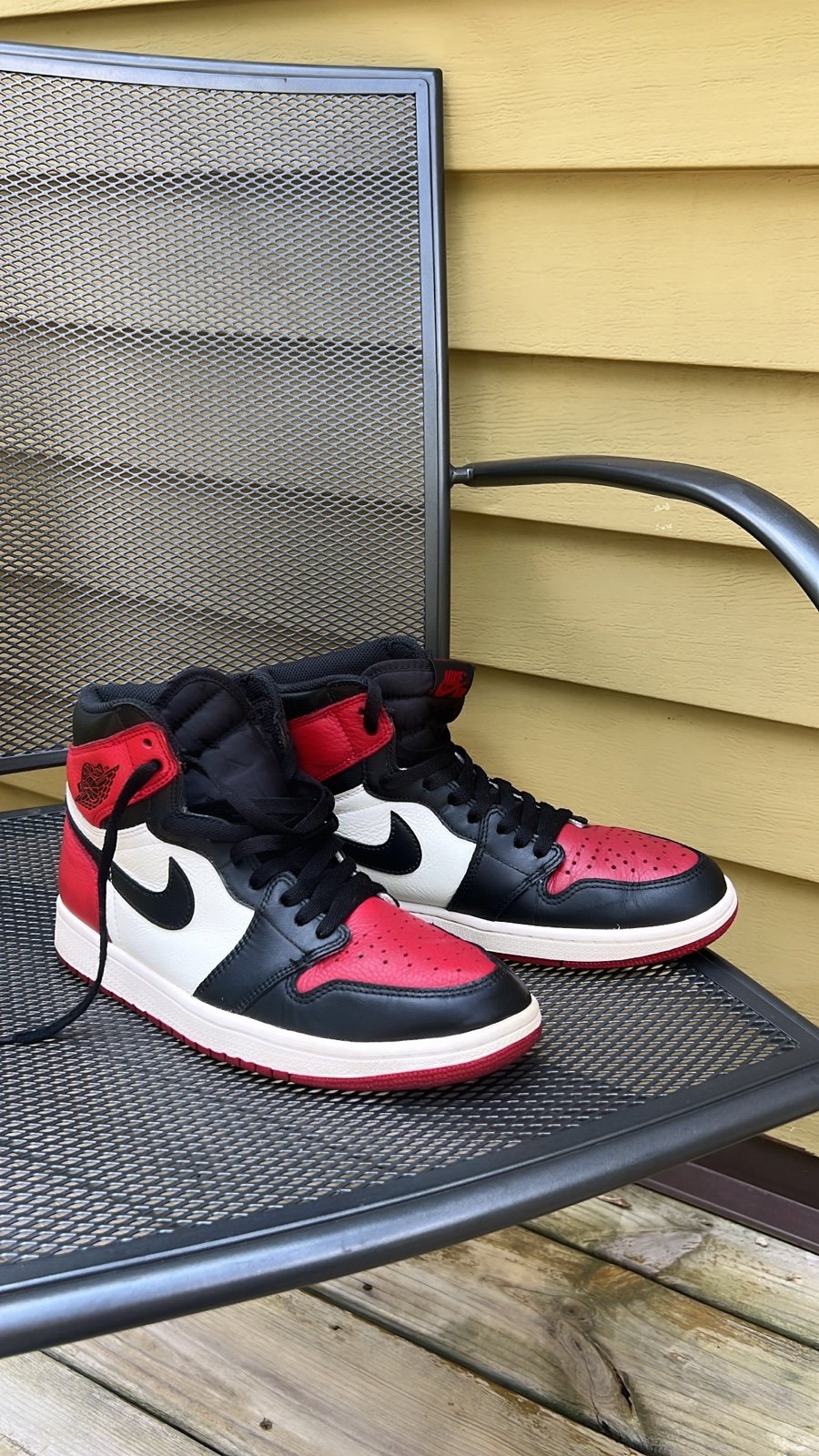 Nike AIR JORDAN 1 RETRO HIGH OG BRED TOE Chicago Bulls men size 9.5 US
