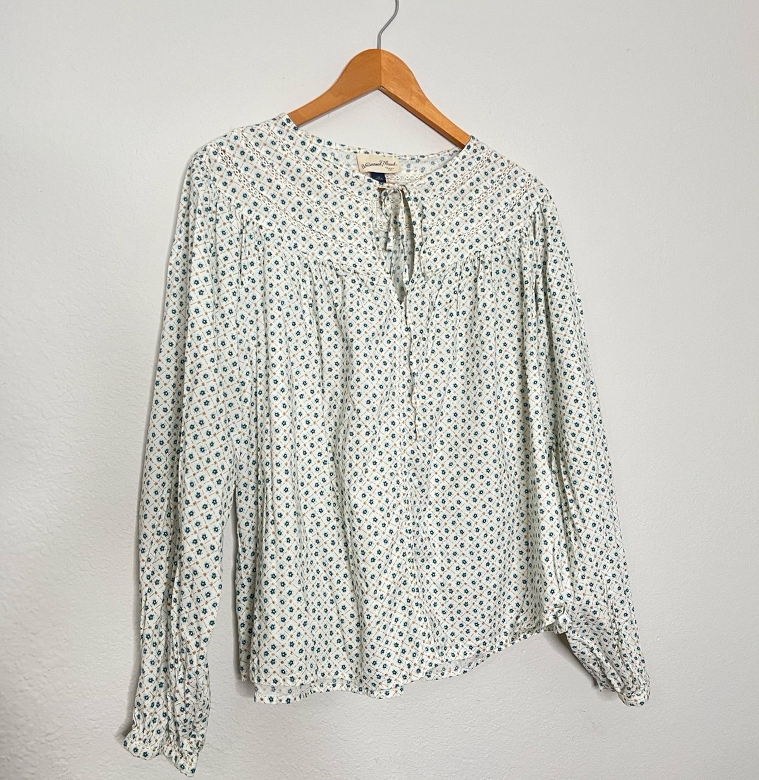 Universal Thread petite floral cottage blouse