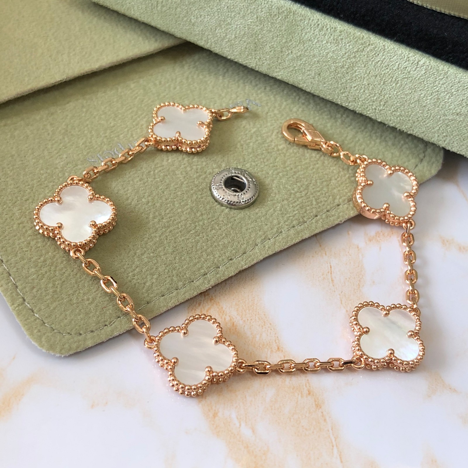 Women Clover Hand Chain