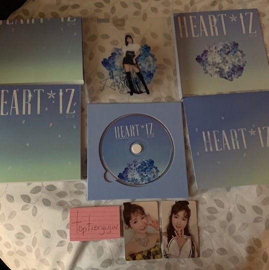 SIGNED by YUJIN, iz*one heart*iz album - sapphire version / PHOTOCARDS INCLUDED