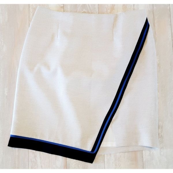 White House Black Market 6 Skirt Beige A-Line Zip Tweed Angle Front NEW