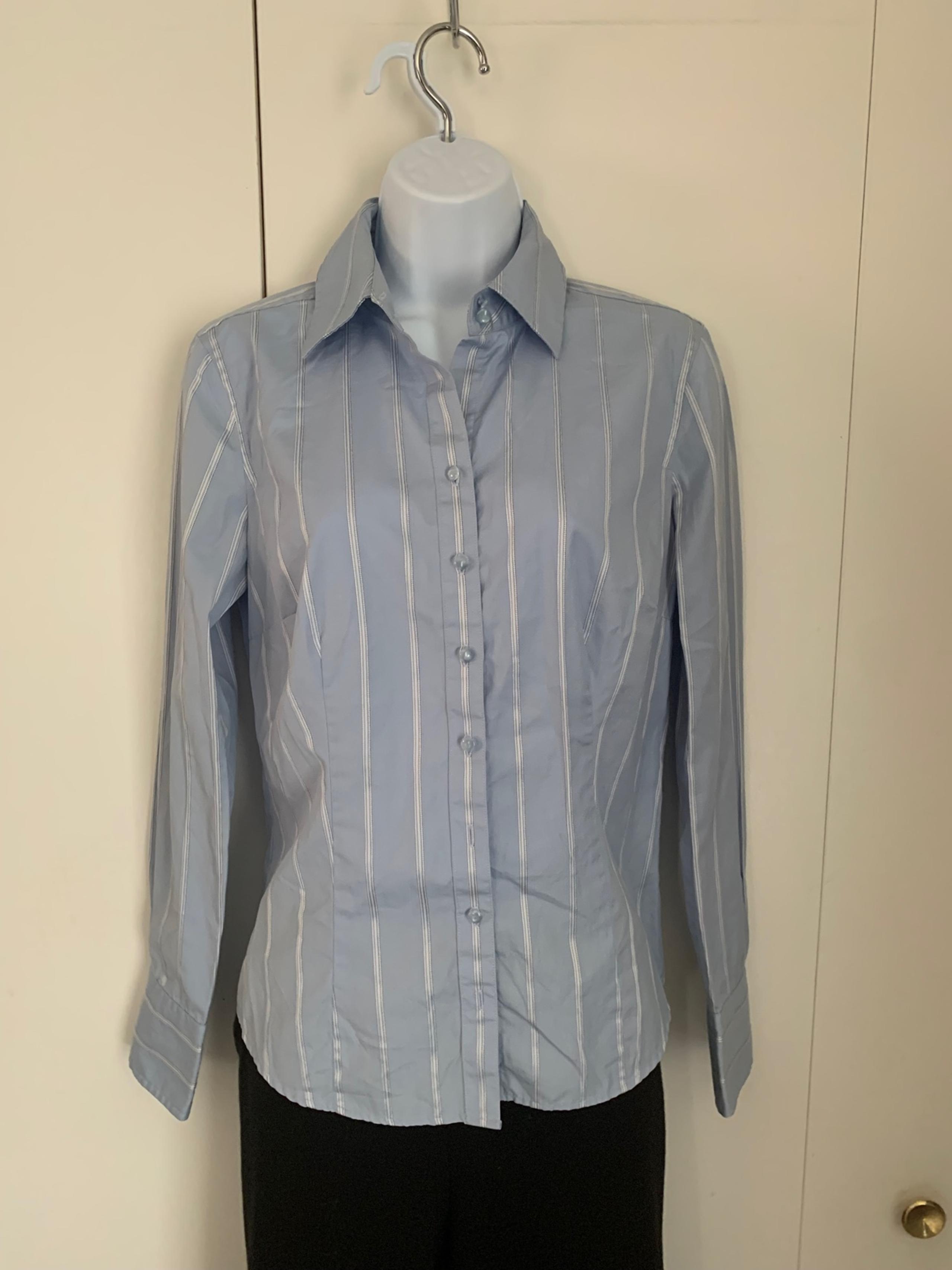 Ann Taylor women’s blue pinstriped button down shirt size 6