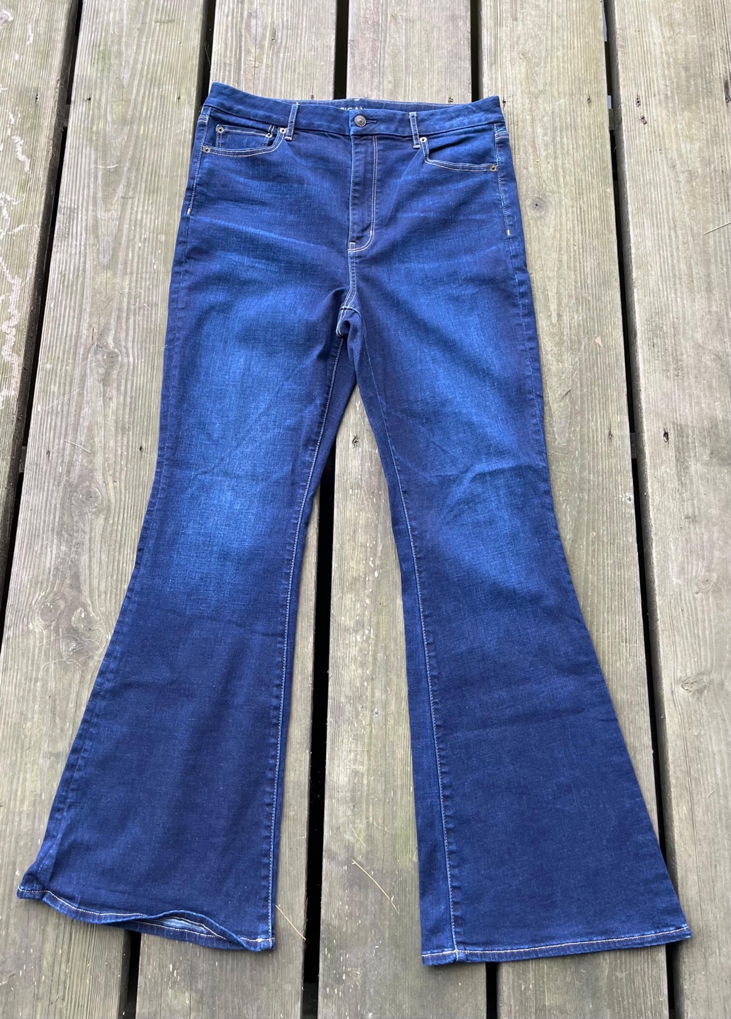 NWOT American Eagle Curvy Super High Rise Flare Womens Jeans Size 14 Long