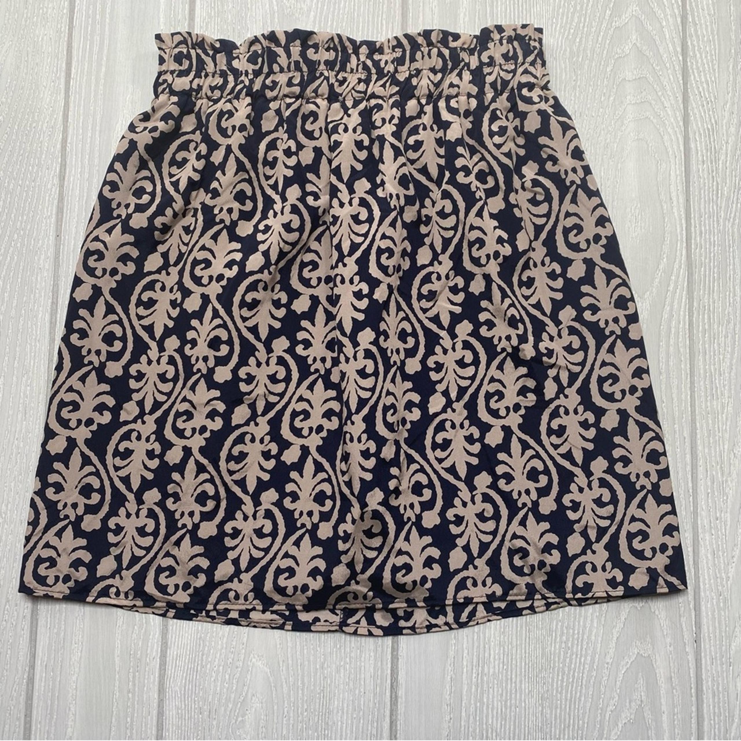 FRANCESCA'S COLLECTIONS WOMEN'S TAN & NAVY BLUE PRINT SKIRT MINI SIZE SMALL