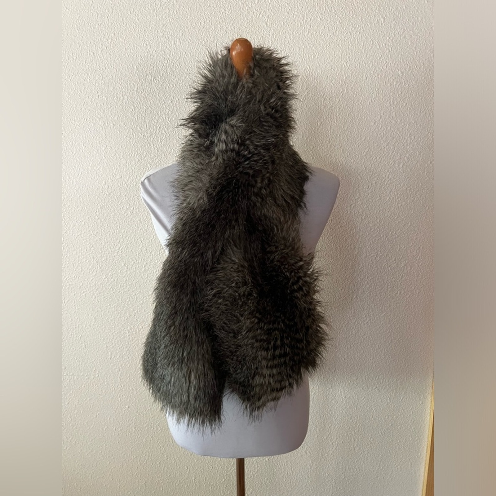 Club Monaco grey faux fur scarf shawl 6.5” x 48”