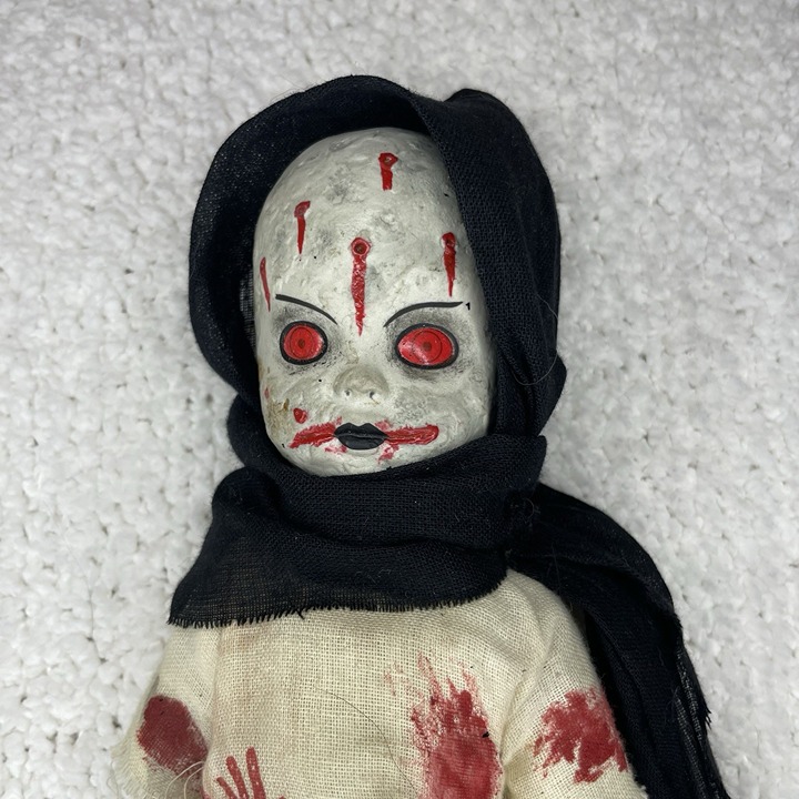 GRACE of the GRAVE LIVING DEAD DOLLS series 8 MEZCO - NO BOX (Doll Only)
