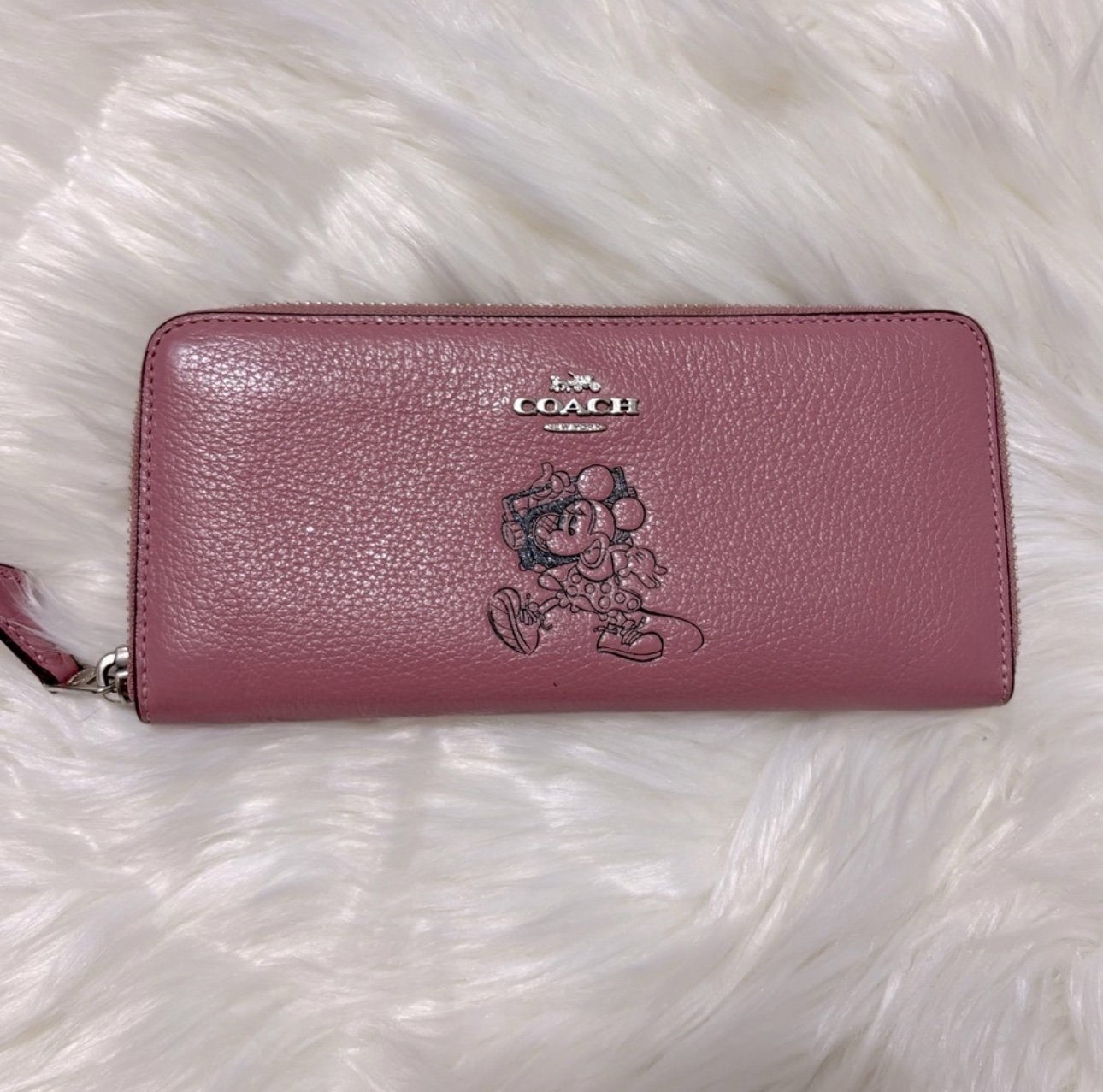Coach Disney Boombox Minnie Mouse Full Zip Wallet