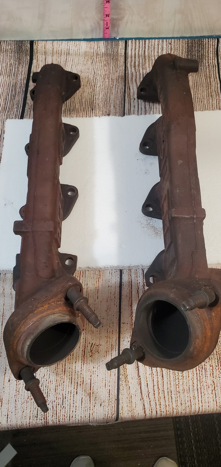 Set of Right and Left manifolds for a FORD 4.6L EXHAUST Manifold