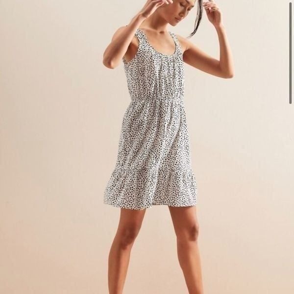 Banana Republic Ruffle Fit and Flare dress, Size Medium, NWT
