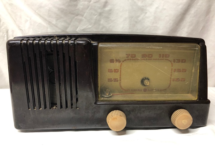ANTIQUE VTG GENERAL ELECTRIC MODEL 400 BAKELITE TUBE RADIO FOR PARTS OR REPAIR