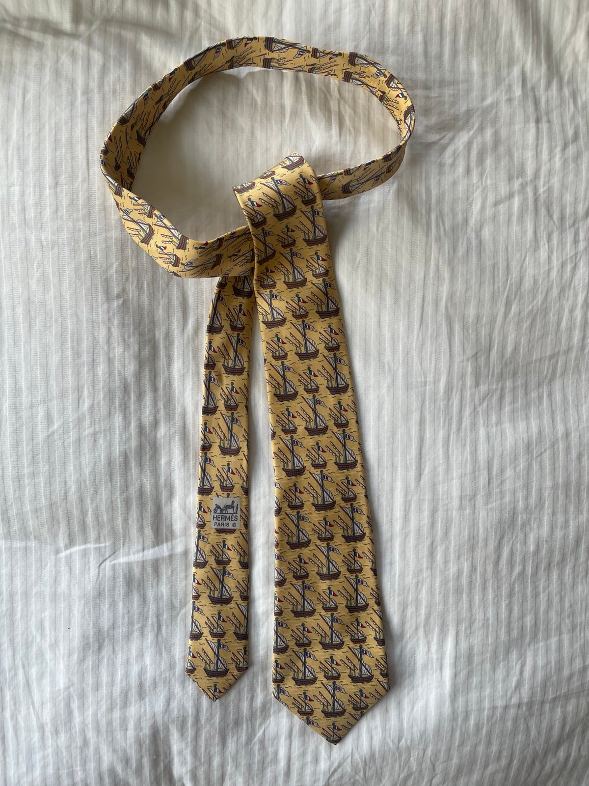 HERMES Paris 100% Silk Tie perfect condition. No stains, no holes. It is barely